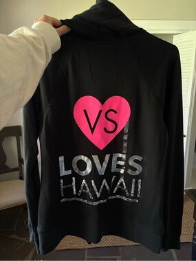 VS ANGEL🪽Victoria's Secret Black Hoodie with Hot Pink Heart "VS Loves Hawaii"